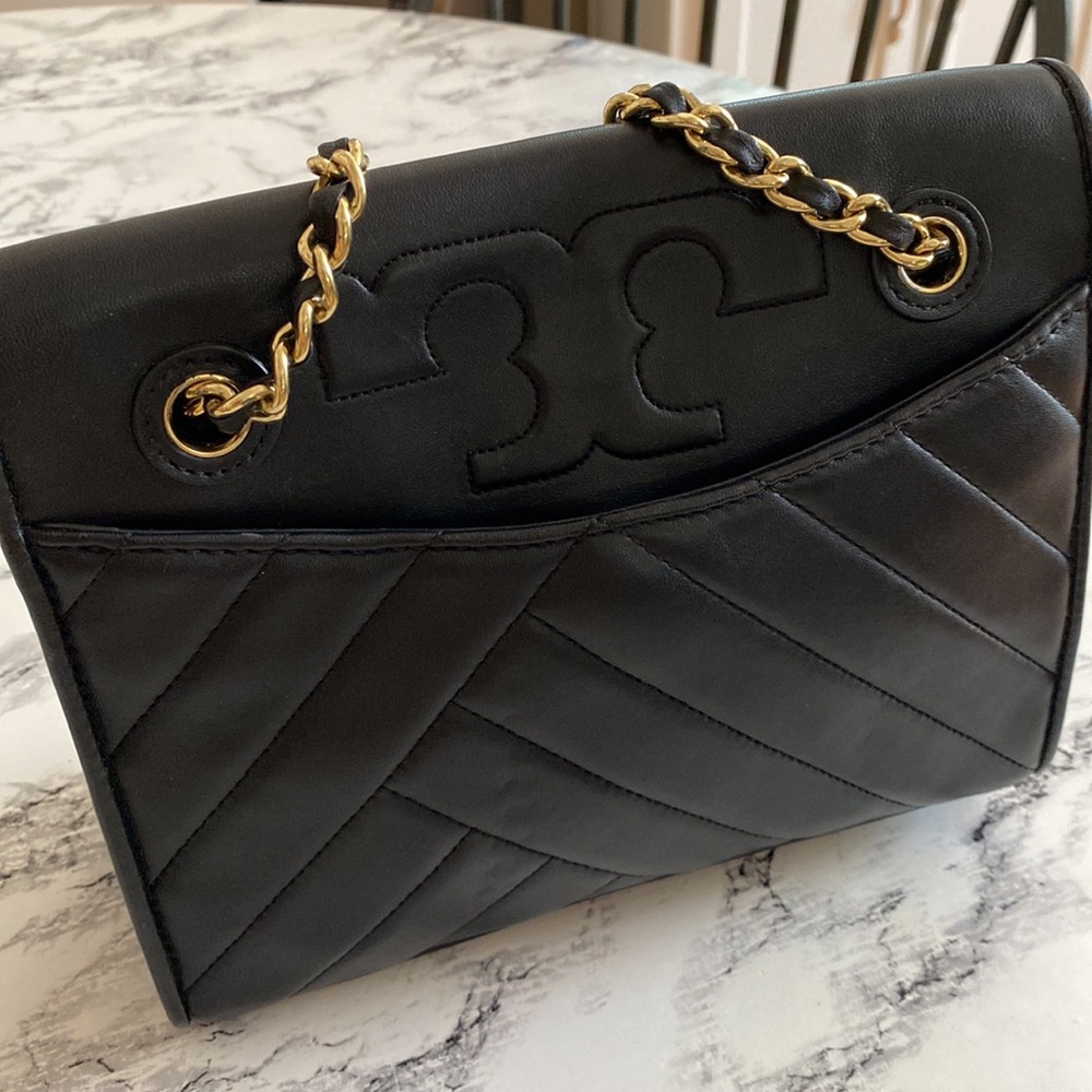 Tory Burch Black Quilted Shoulder Bag with Gold Chain - Picture 3 of 5